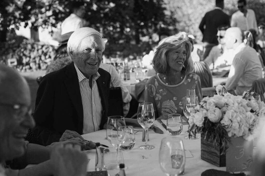 Timeless photography of grandparents during a wedding dinner in Ibiza