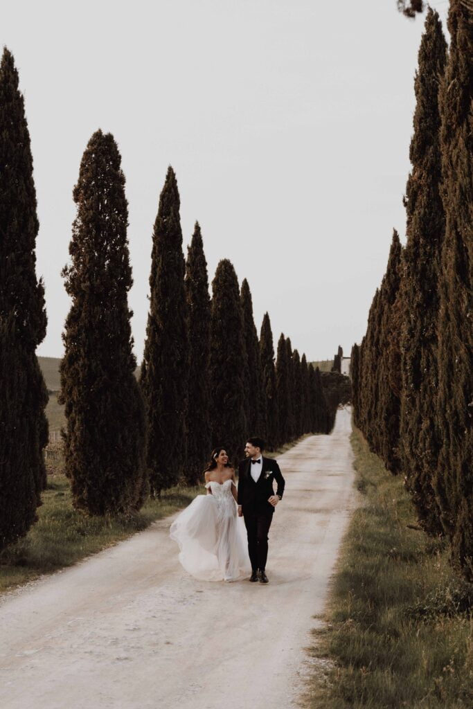 Tuscan wedding in Italy between the vineyards
